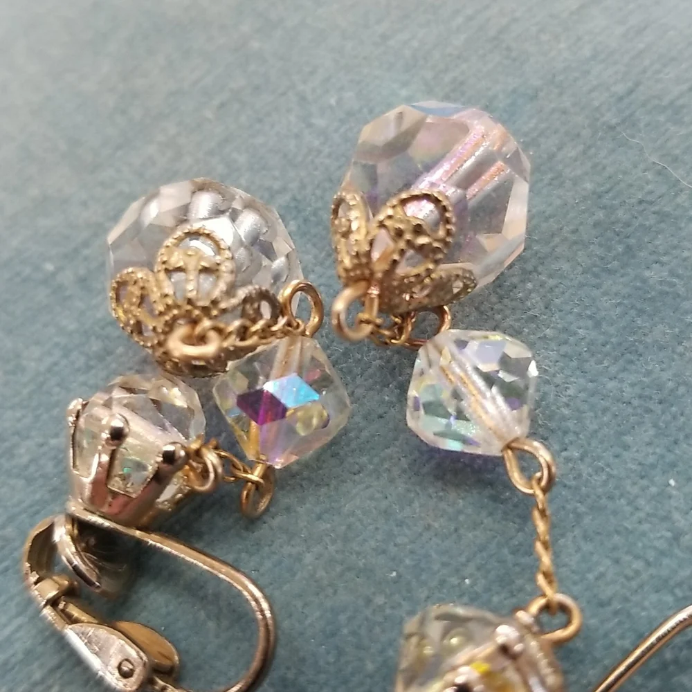 Vtg Gold Lucite crystal drop earrings